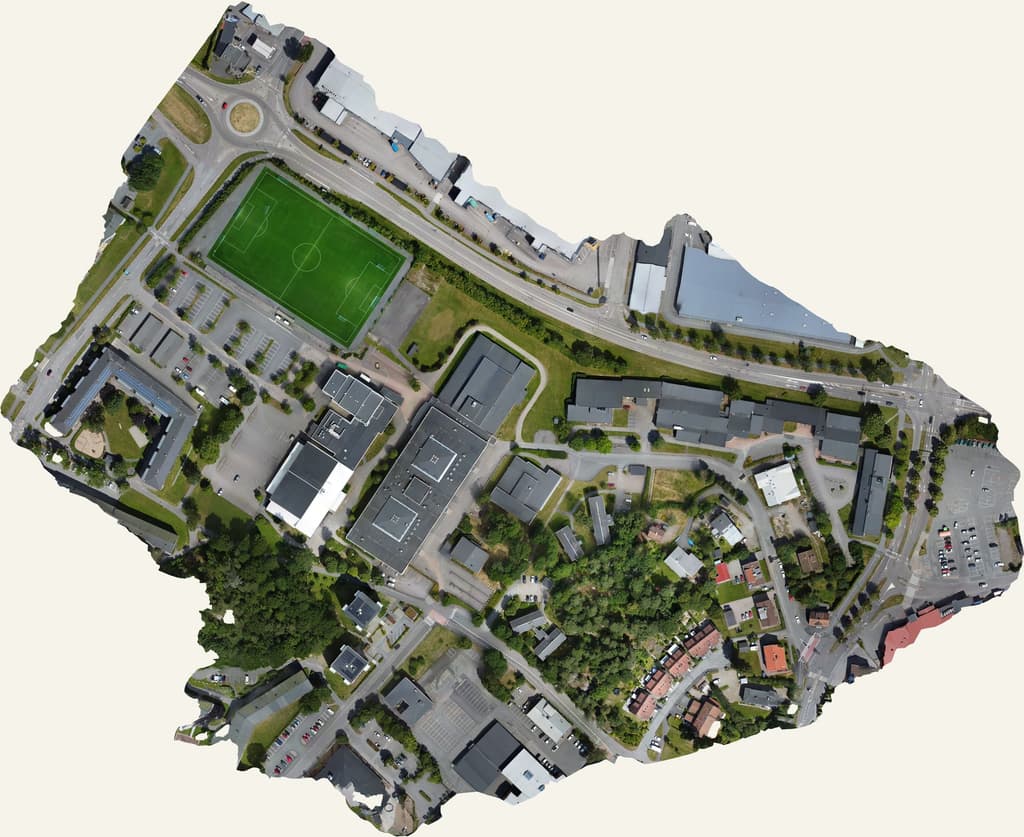 Alströmergymnasiet orthomosaic map surface with school buildings, streets, trees, and surrounding grounds.